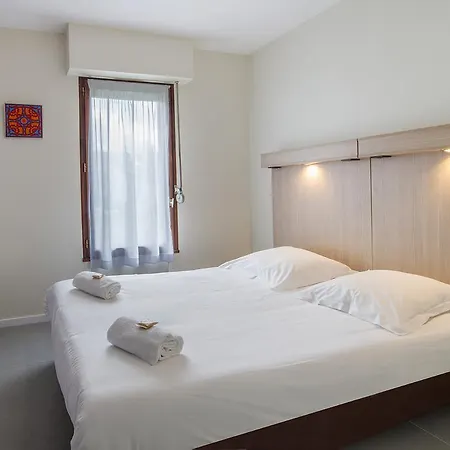Ternelia Henri IV Hotel Clisson Room photo